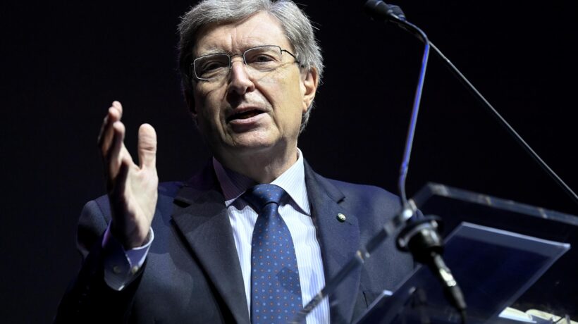 Apartheid anche in biglietteria: «Ticket solo a chi ha il foglio verde»