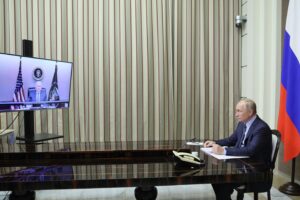 Biden minaccia sull’Ucraina. Ma per Putin le sanzioni sono solo una pistola scarica