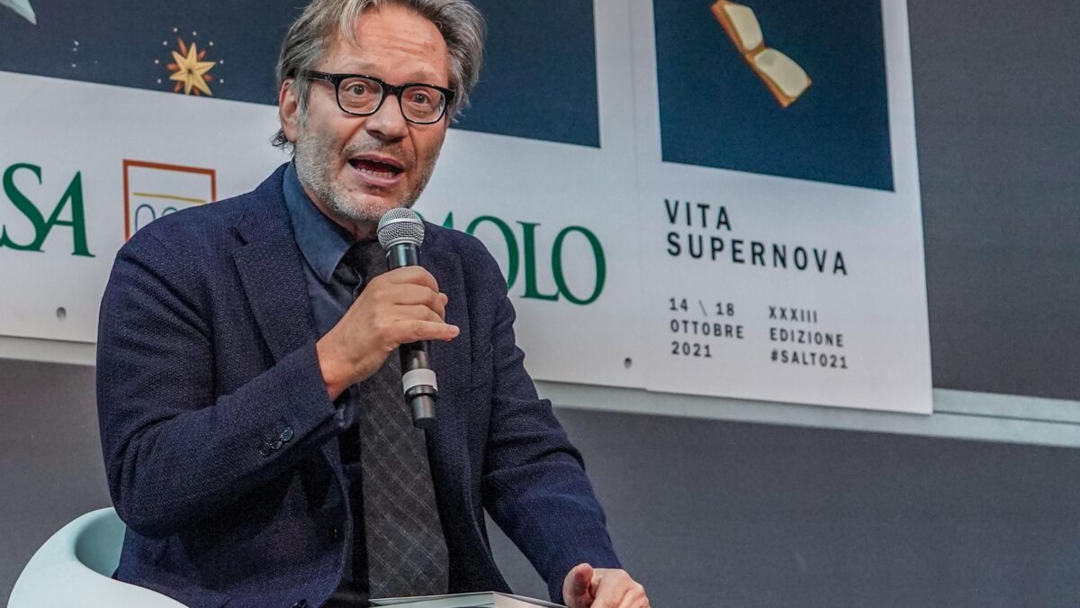 Gli intellò si danno alla caccia al dissidente
