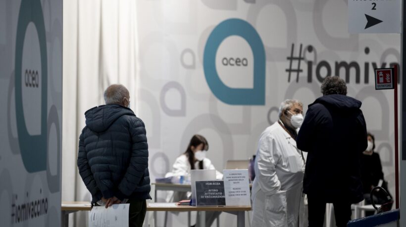 Vietato parlare dei rischi dei vaccini. Però Unipol ti assicura per i danni