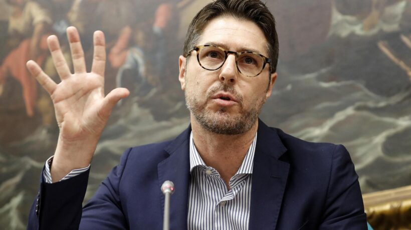 Nicola Molteni: «Sbarchi fuori controllo mentre agli italiani vengono imposti divieti»