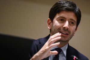 Il super pass non vale nulla. Parola di Draghi e Speranza