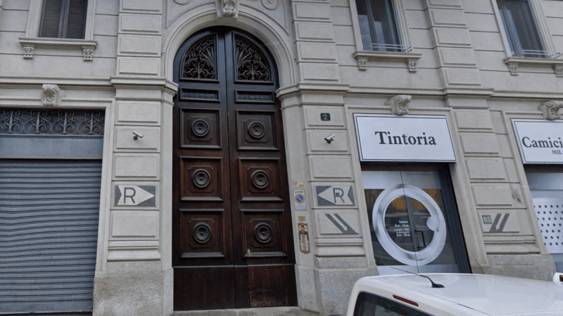 Insegne rifugio e uscita di sicurezza in porta Lodovica a Milano (Google)