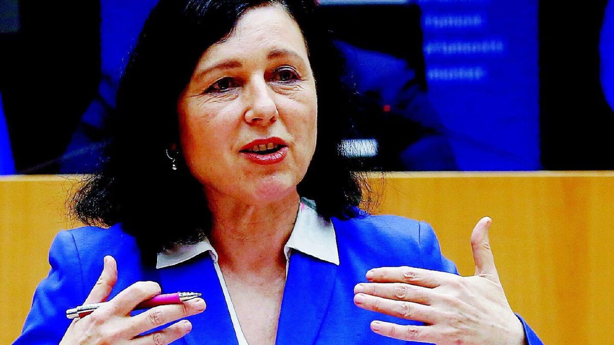 Bruxelles s’infuria, ma china la testa Draghi tira dritto sui test ai vaccinati