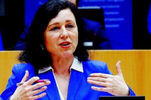 Bruxelles s’infuria, ma china la testa Draghi tira dritto sui test ai vaccinati