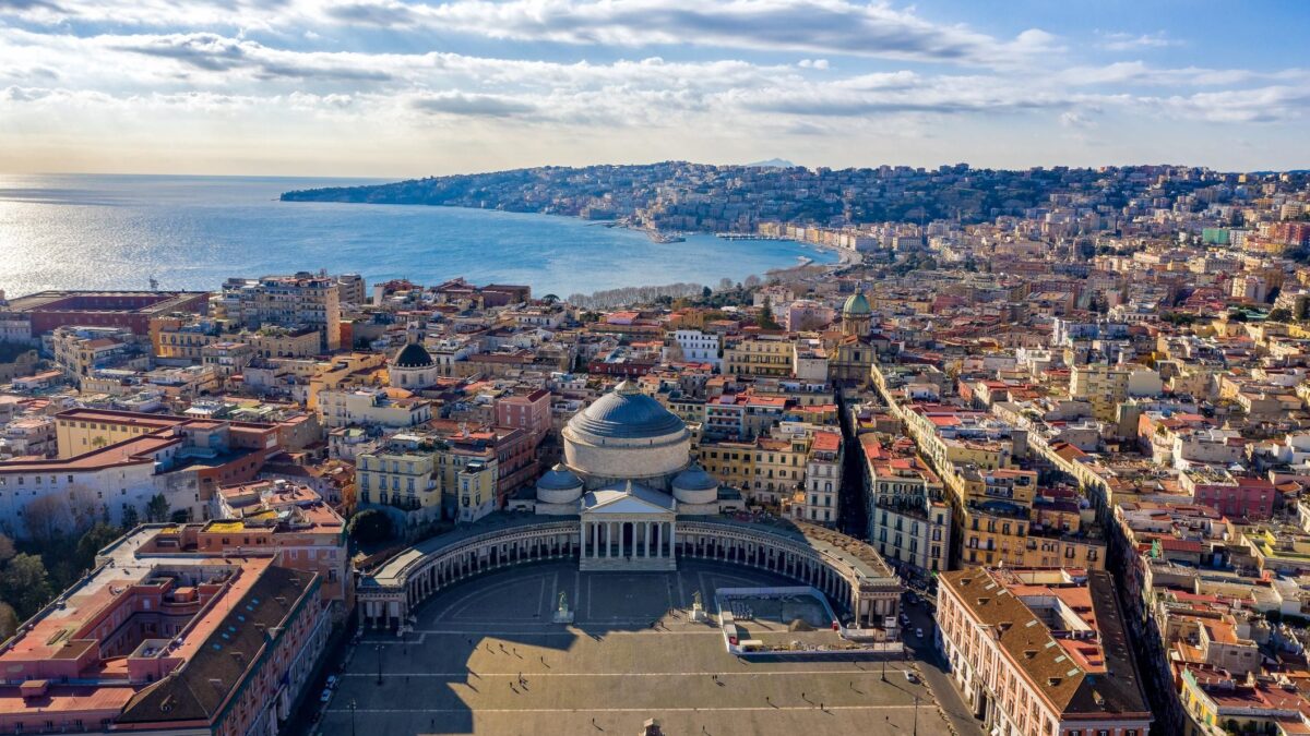 Napoli vuole 1 miliardo dallo Stato ma il Comune affitta case a 24 euro