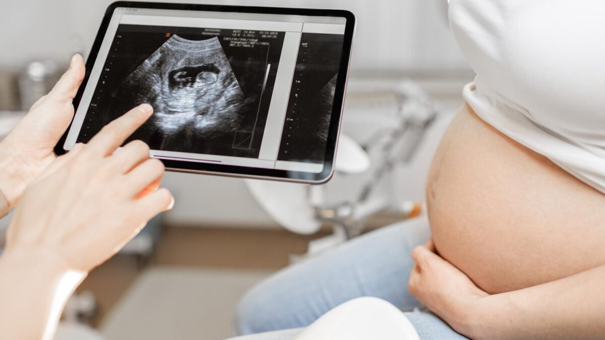 Niente cure: a domicilio però arriva l’aborto
