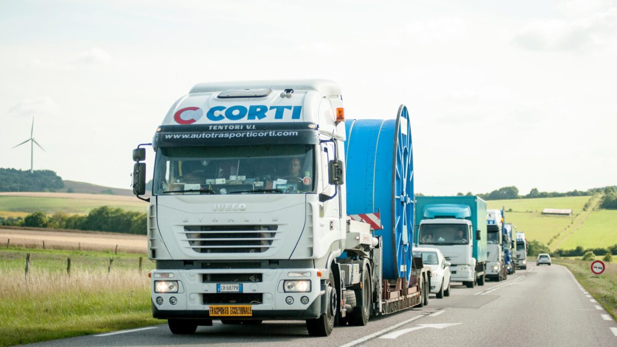 Trasporti eccezionali. Congelata la norma che paralizzava camion e acciaierie