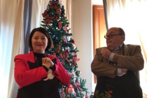 Le pillole di galateo di Petra e Carlo: come servire il pandoro o il panettone