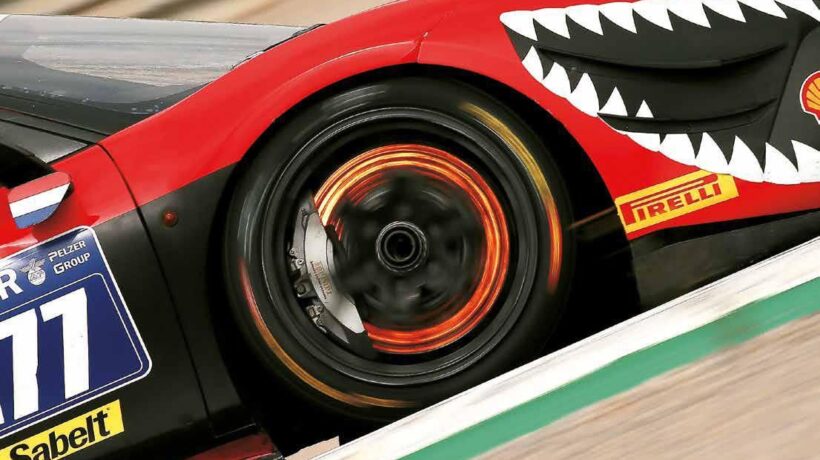 Ferrari 488 Challenge Evo del 2021, con i dischi Brembo incandescenti (courtesy Giorgio Nada Editore)