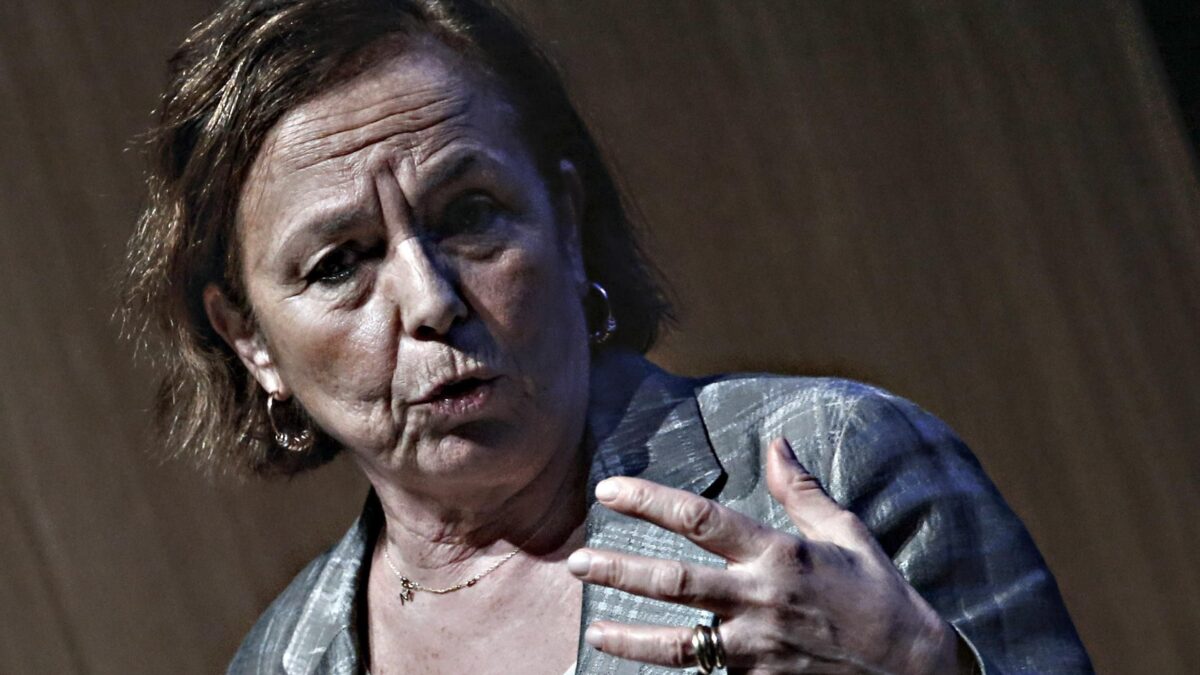 Lady Viminale sorveglia sui pass e intanto scorda migranti e fattoni