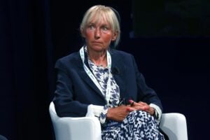 I dem danno un’altra mano a Mps e rifilano ad Amco 15 miliardi di npl