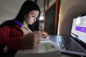 Sono nel caos, se la prendono coi bimbi