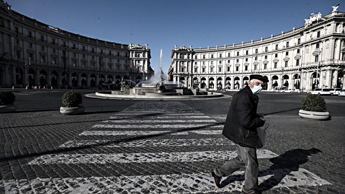 Draghi convoca la cabina di regia. Ipotesi di chiusure durante le feste