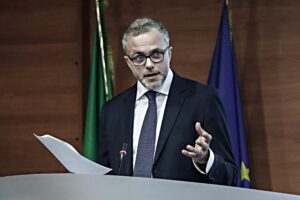Avvisi del fisco con vizi di notifica: per impugnarli bisogna prima pagare