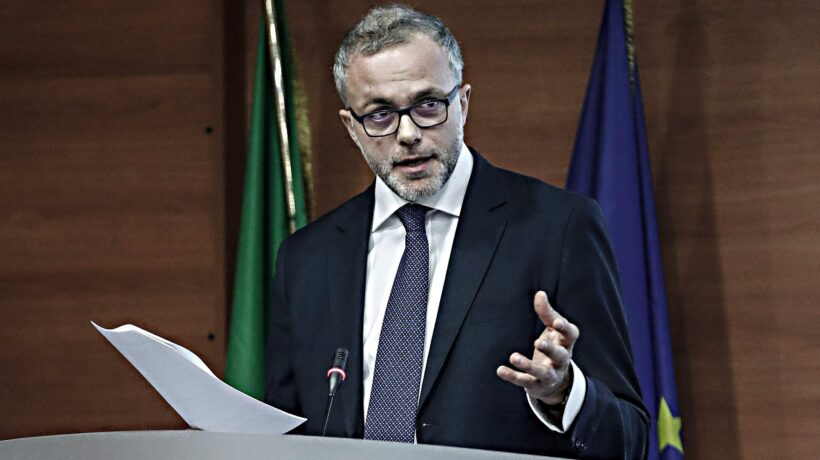 Avvisi del fisco con vizi di notifica: per impugnarli bisogna prima pagare