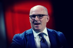 Ricciardi si sveglia: anche i vaccinati si contagiano e il green pass è inutile