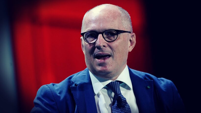 Ricciardi si sveglia: anche i vaccinati si contagiano e il green pass è inutile