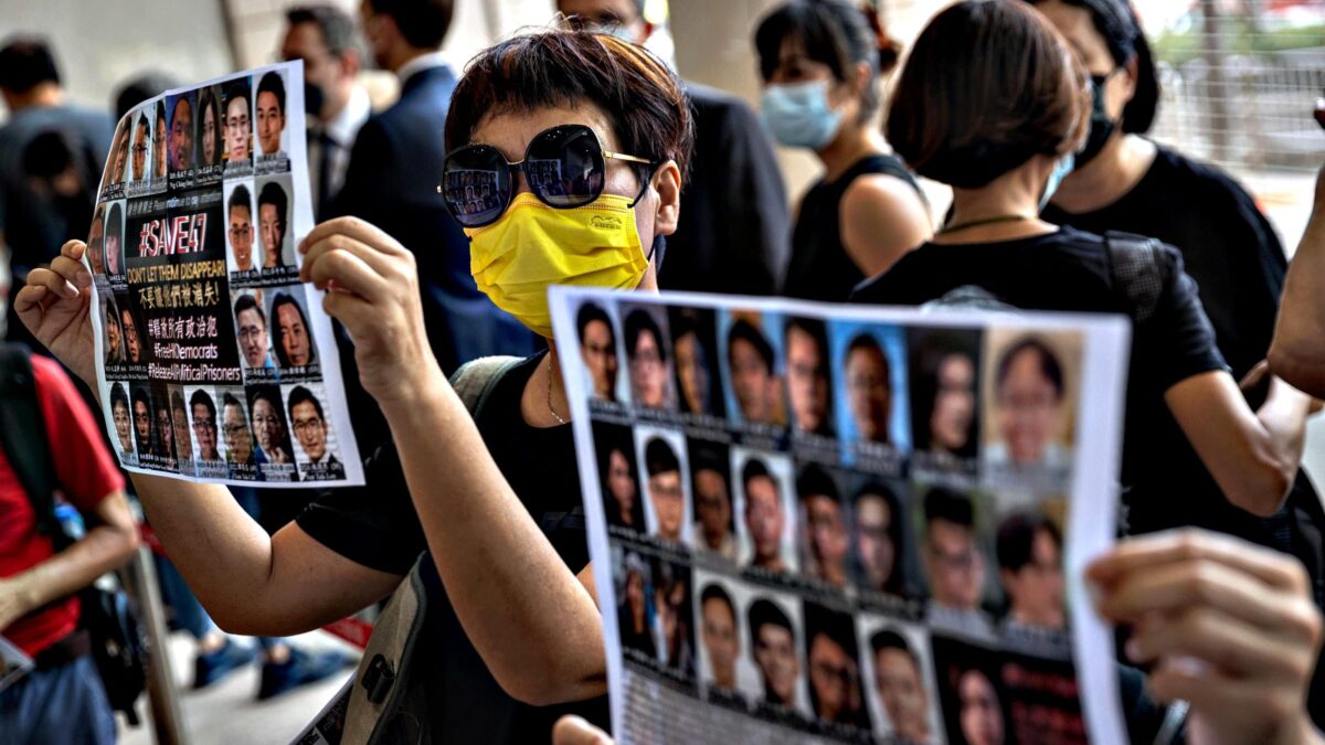 Pechino celebra il voto farsa di Hong Kong