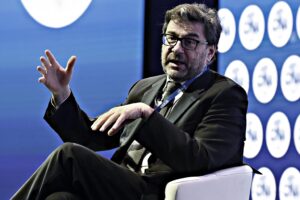 È guerra sull’obbligo di vaccino agli statali