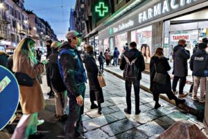 Salgono i contagi, calano le quarantene