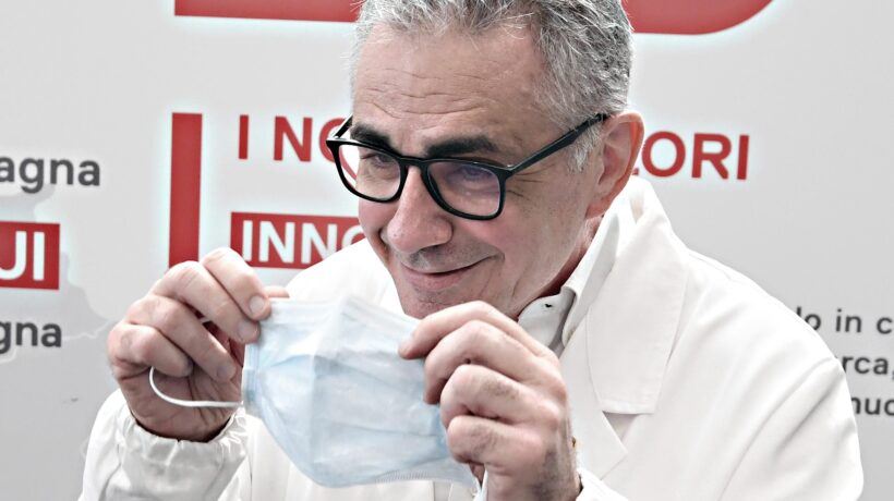 Quelli che dicevano «Chi ci segue è salvo» ora ordinano pure di ubbidire in silenzio