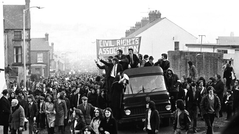 La manifestazione del 30 gennaio 1972 a Derry ( Robert White, courtesy Museum of Free Derry)