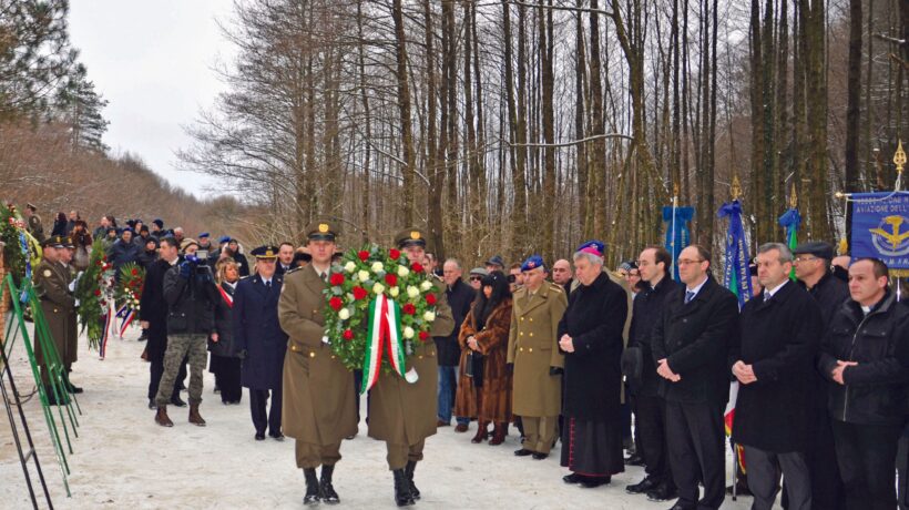 Cerimonia per i caduti italiani sul luogo della tragedia a Podrute (Courtesy Il Basco Azzurro)