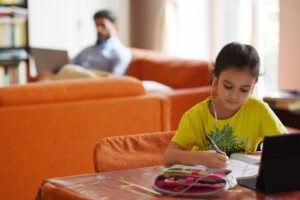 M5S e Lega contro il ricatto a scuola