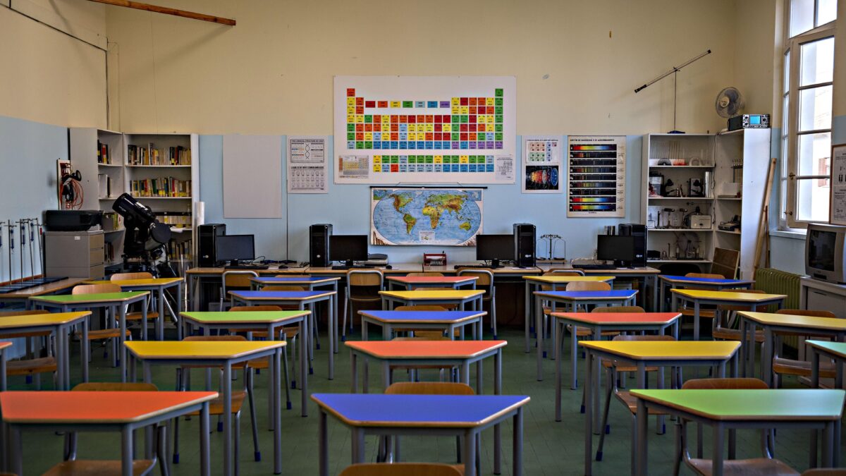 Prima campanella ed è già caos scuola. In 1.044 Comuni aule ancora chiuse