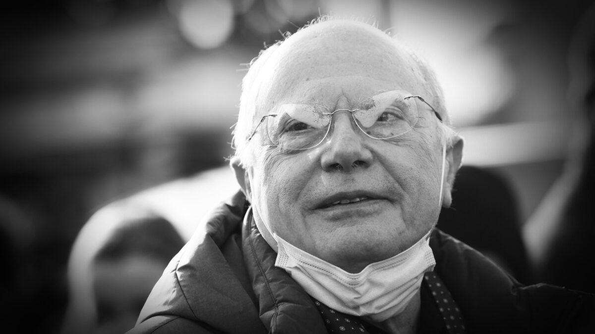 Il «barone» Galli continua a insultarci. Ma sui monoclonali alla fine ci dà ragione