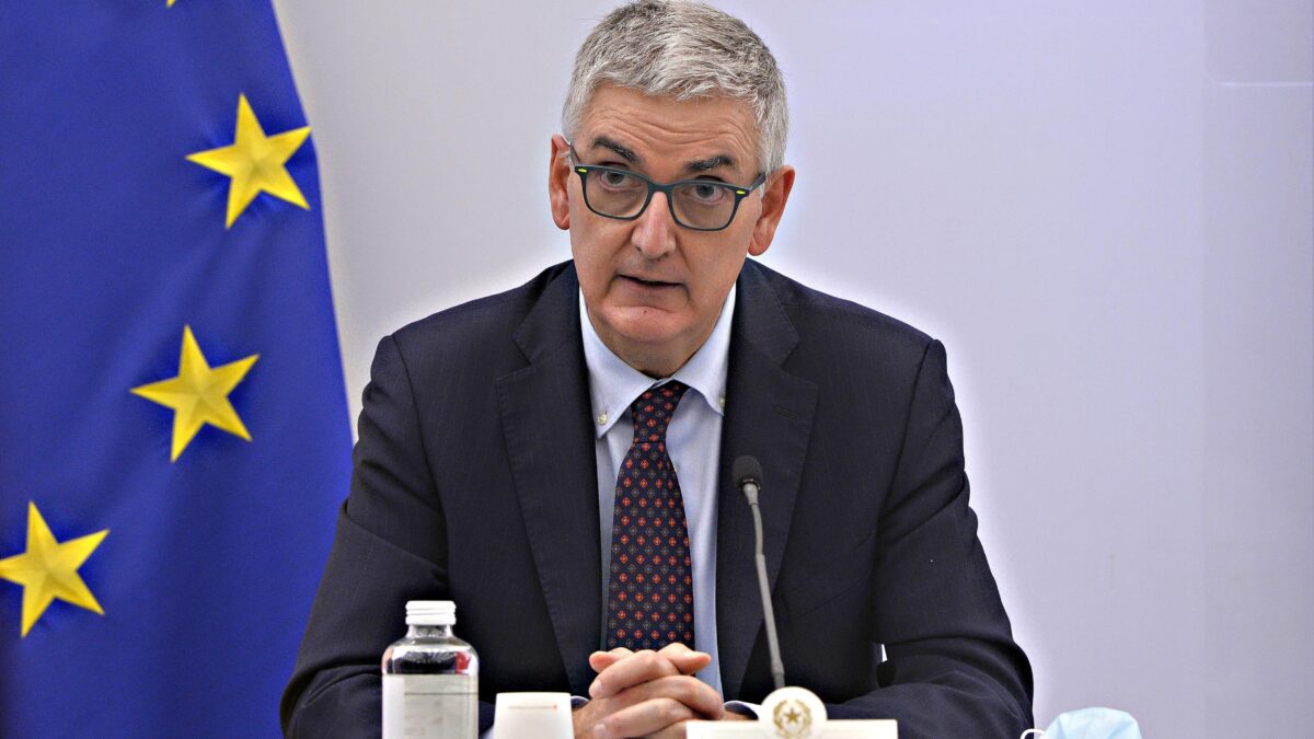 Il pasticcio dell’Iss sui vaccinati positivi rende impossibile confrontare le tabelle