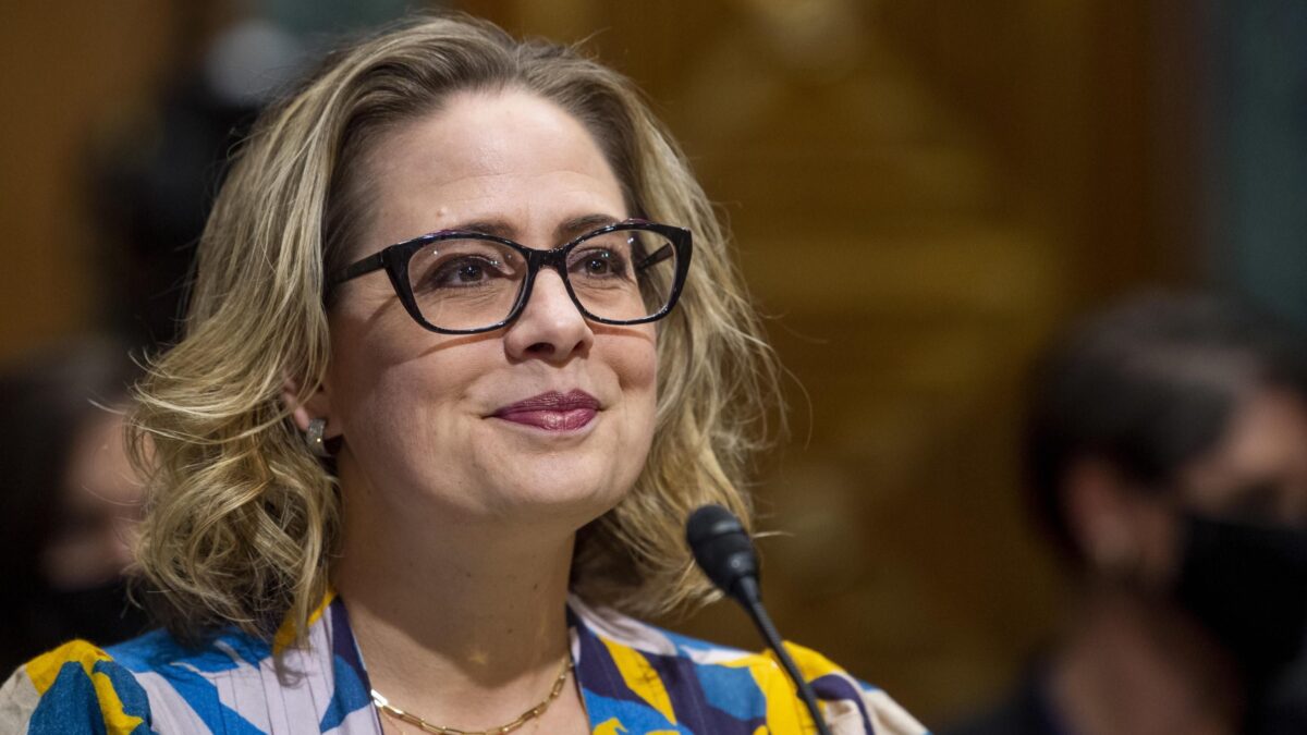 Gogna dem sulla senatrice che inguaia Biden