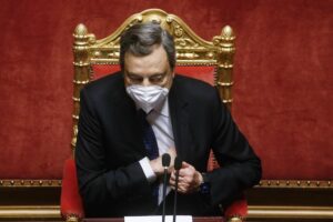 Dubbi leghisti, veleni giallorossi. Draghi affonda nel governo-pantano