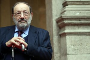 La lezione di Eco che ha profetizzato la creazione del nemico no vax