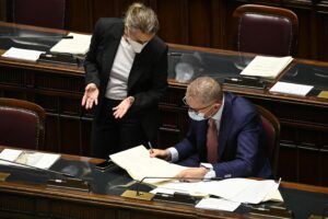 Il Covid ha fatto ammalare il diritto. I decreti ormai sono incomprensibili