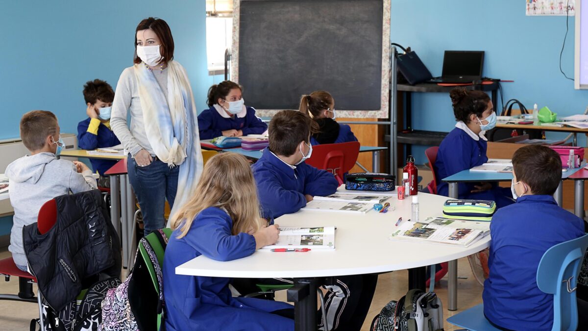 A scuola si torna tutti in presenza. Ma le nuove quarantene sono un quiz