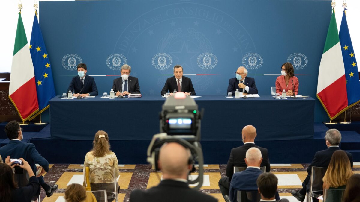 Alla fine Draghi ci mette la faccia. Domani sarà in conferenza stampa