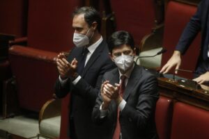 Accanimento terapeutico sull’Italia. Sarà sempre emergenza sanitaria
