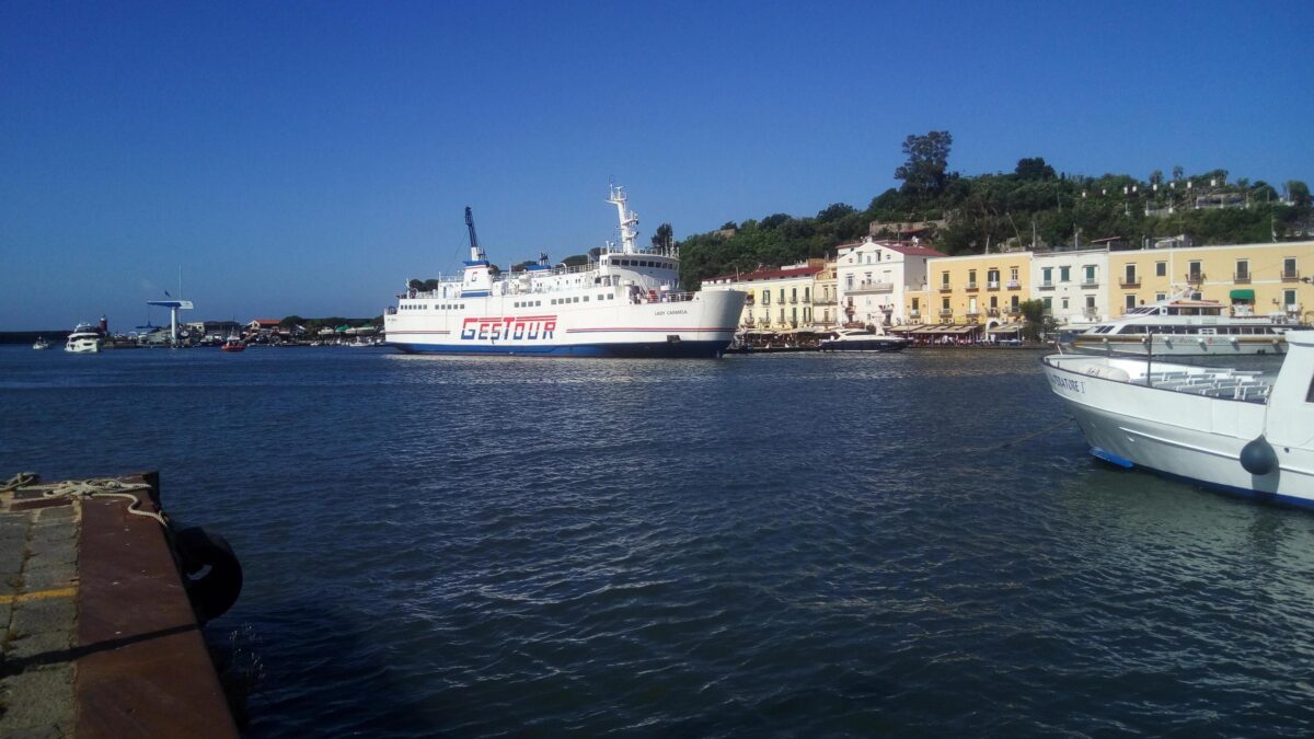Isole, fino al 10 febbraio pass base per i traghetti