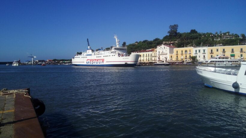 Isole, fino al 10 febbraio pass base per i traghetti