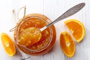 Arriva la Befana: fatevi beccare con le mani nella marmellata