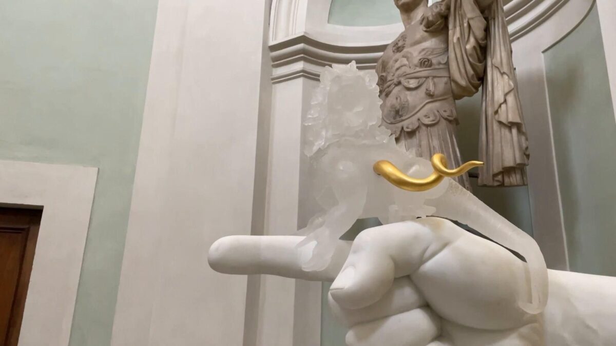 In mostra agli Uffizi le creature fantastiche di Koen Vanmechelen