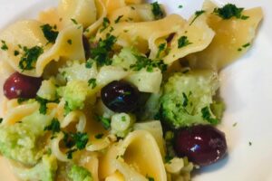 Cuciniamo insieme: trucioli di pasta con cavolo e acciughe