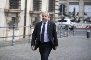 Claudio Borghi: «Draghi punta al Colle? Brutto segno»