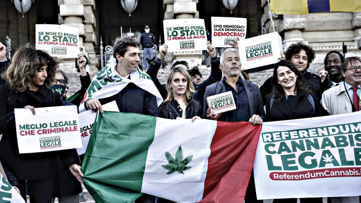 Due comitati per il no ai referendum su eutanasia legale e cannabis libera