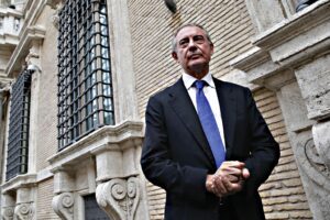 Urso avvisa il governo: «La nuova legge sugli 007 tocca all’Aula»