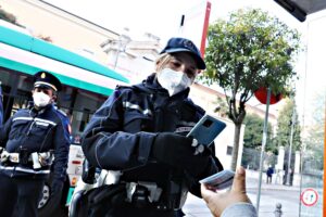 Il testo del decreto fermo al Colle. Multe e controlli restano incognite
