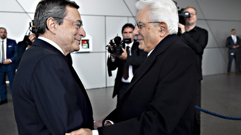 Il premier sta in difesa ma pensa al trasloco