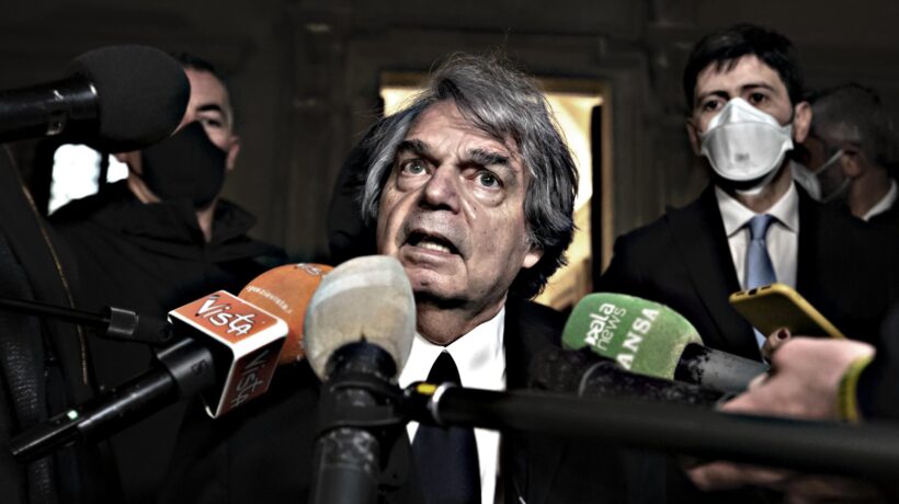 L’amministrazione pubblica cade sugli amici dei politici